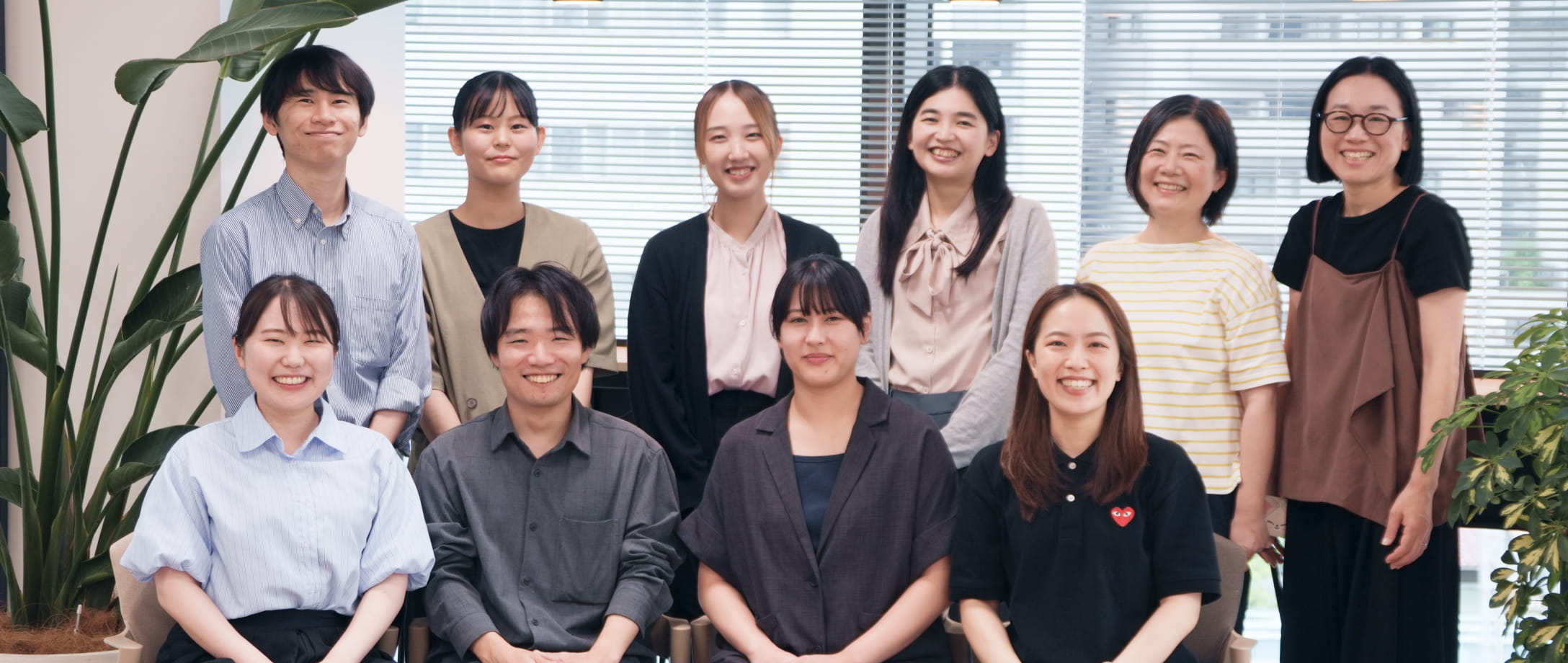 移転サポート委員会のメンバー10名の集合写真